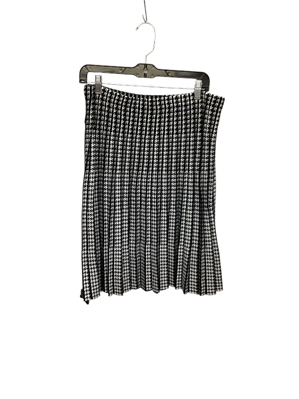 Skirt Mini & Short By Max Studio In Black, Size: L